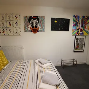 Pop Artiste Configure En Galerie Dart A 200 M Du Centre Avec Parking Prive Et Securise Gratuit Dans Copropriete Apartment Avignon
